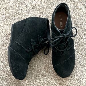TOMS Black Suede Lace Up Wedge Ankle Booties W6 NWOT